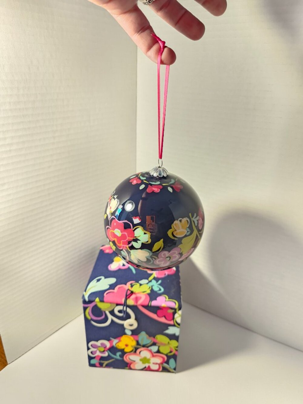 NWT Vera Bradley Large Glass Ornament Ribbons Fabric Box Floral Christmas - Picture 3 of 4